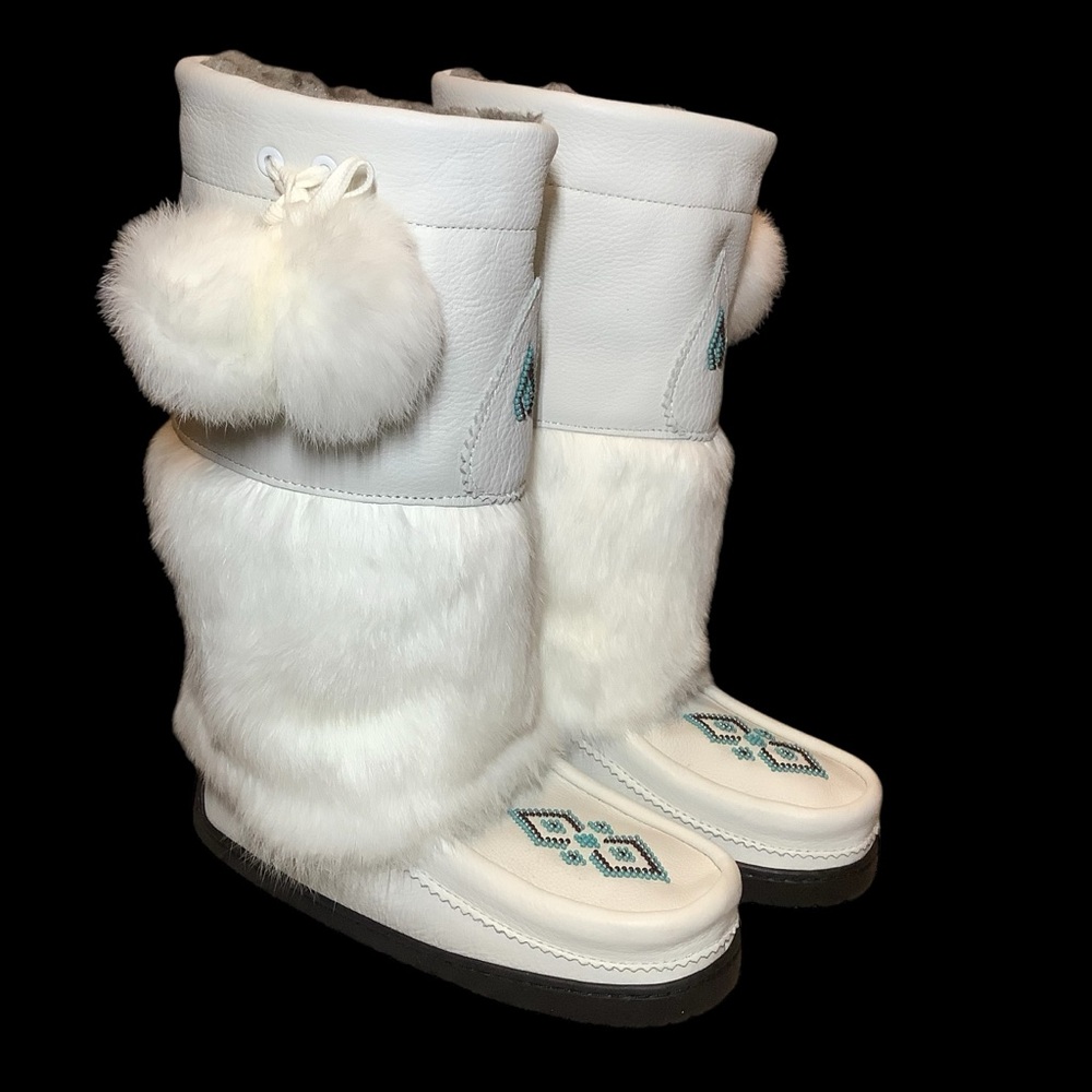 MANITOBAH MUKLUKS ANNE BELL TALL SNOWY OWL GRAIN WHITE MUKLUK/ Size 6